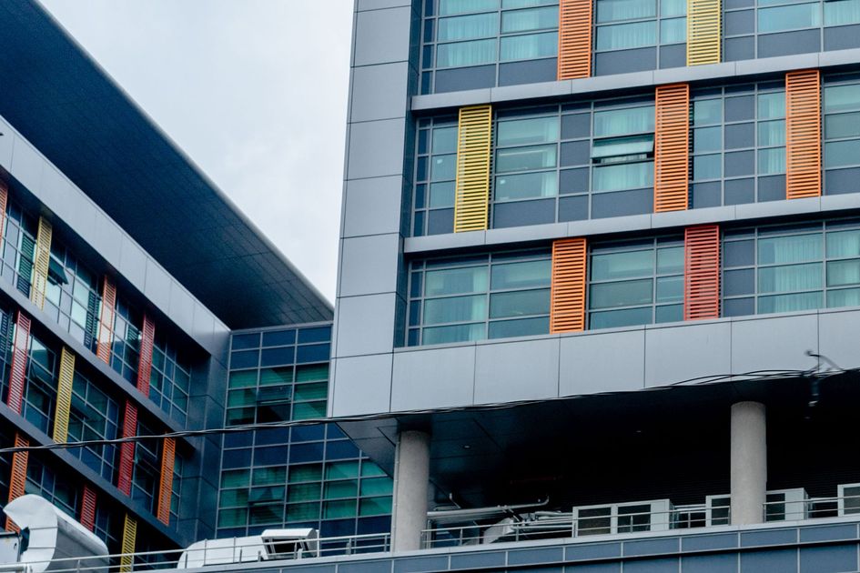 Hospital Bicentenario multiplica su capacidad y amplía servicios gratuitos