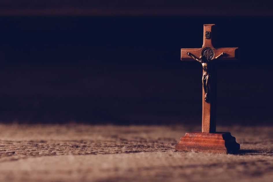 Sacerdote fallece en Guayaquil tras caerle un crucifijo durante la misa