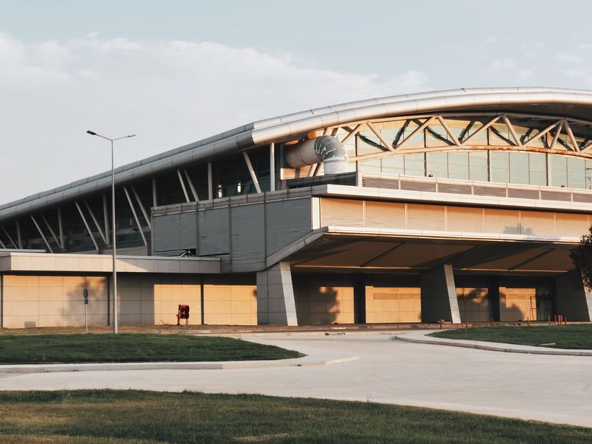 AAG abre concurso para estudiar la ampliación del aeropuerto José Joaquín de Olmedo