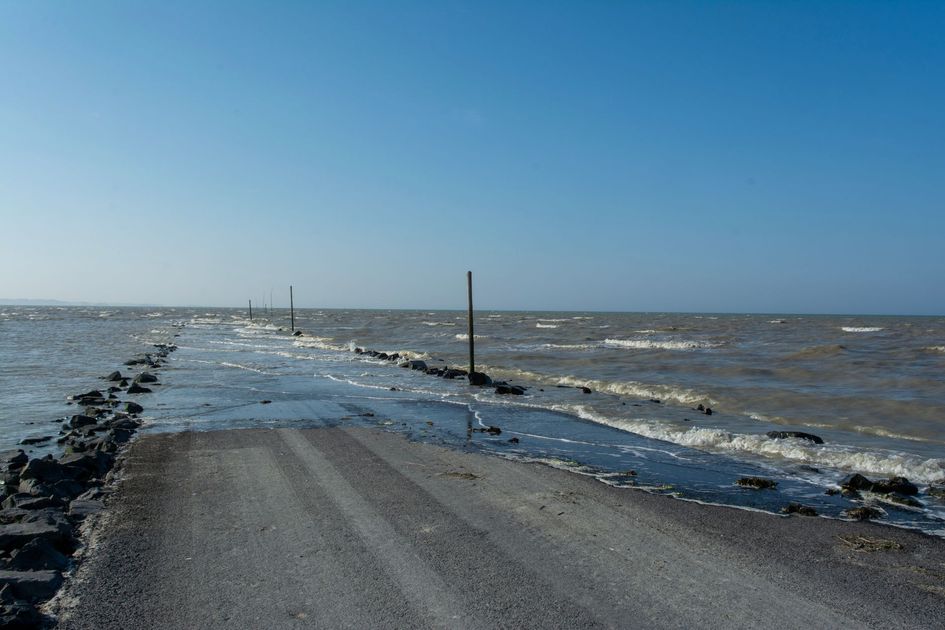 Fundación Malecón 2000 explica protocolo ante acumulación de agua en parqueaderos por marea alta