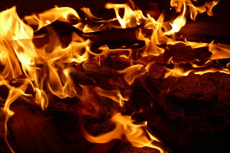 Siete detenidos por linchamiento e incendio en Posorja tras muerte de tres reclusos