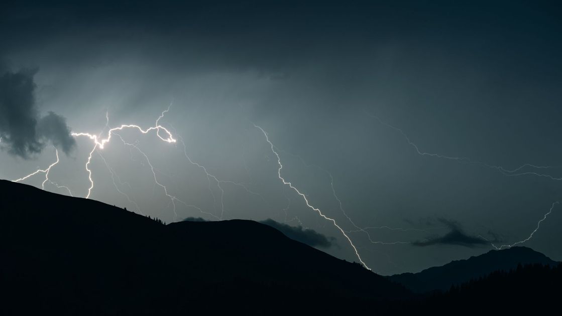 Tormenta eléctrica deja 69 mm de lluvia en Guayaquil entre las 16:00 y las 21:00