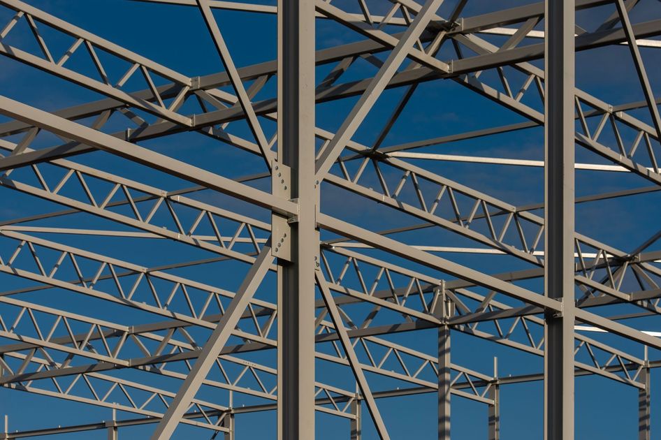 PTAR Los Merinos avanza al 70% con levantamiento de estructura metálica de 40 toneladas