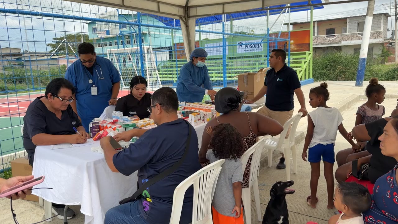 Brigada médica gratuita atiende a vecinos del Barrio Ciudad de Quito en Posorja