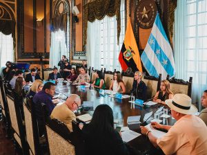 Comercio barrial gana hasta junio 2026 para regularizar locales en Guayaquil