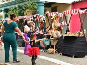 Festival Guayaco llenó de tradición la Plaza de los Teatros en Guayaquil
