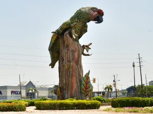 Cuatro esculturas de cerámica honran la fauna porteña en rotondas y avenidas