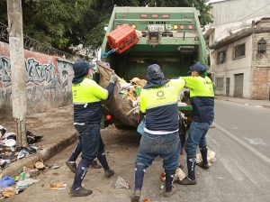 Limpieza intensiva en Los Esteros busca frenar la acumulación diaria de basura