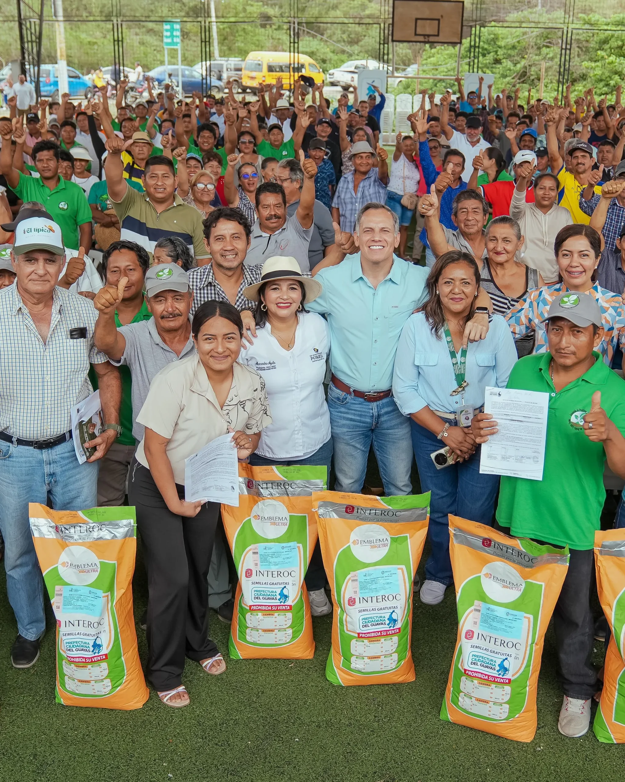Prefectura del Guayas entrega 400 sacas de maíz a agricultores de Progreso