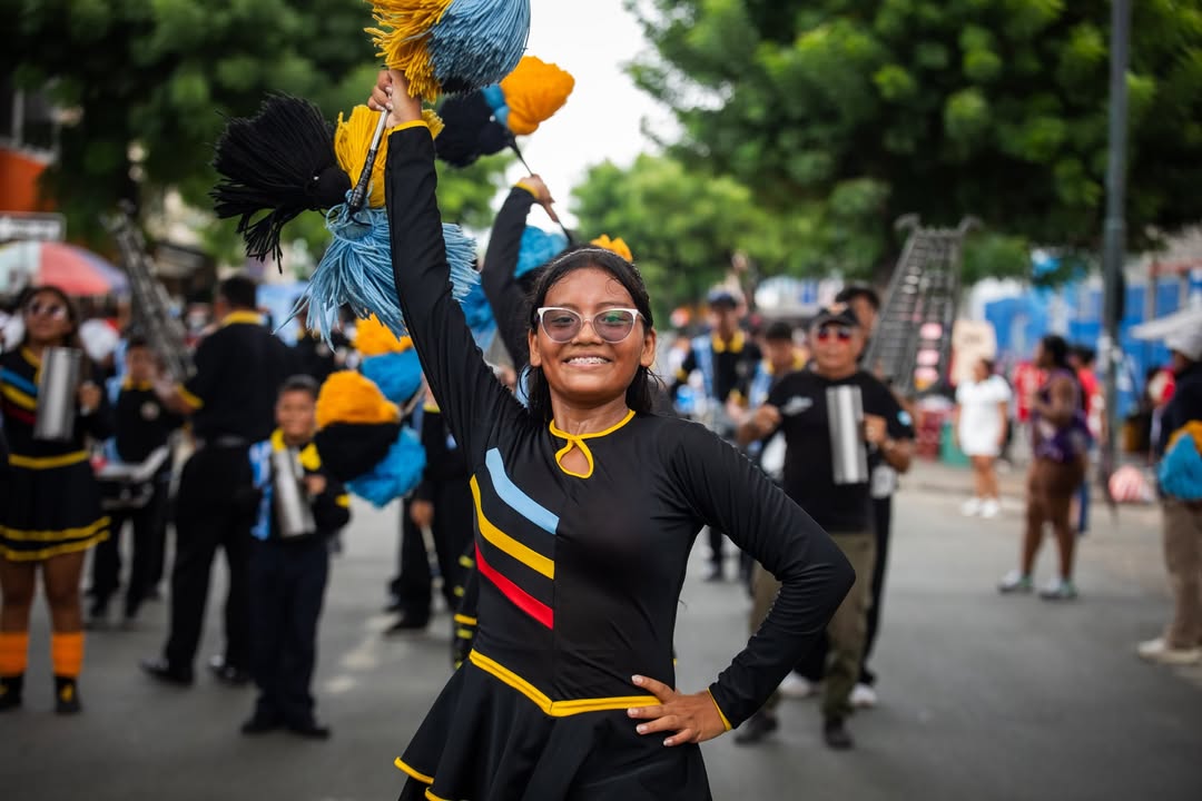 Pascuales vibró con más de 600 jóvenes y 1.500 asistentes en el Desfile Comunitario