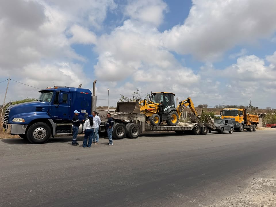 Maquinaria pesada llega a Posorja para blindar Barrio Paquito ante el Niño