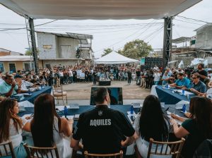 Vecinos del Suburbio obtienen respuestas concretas sobre parques y regularización en Cabildo Popular
