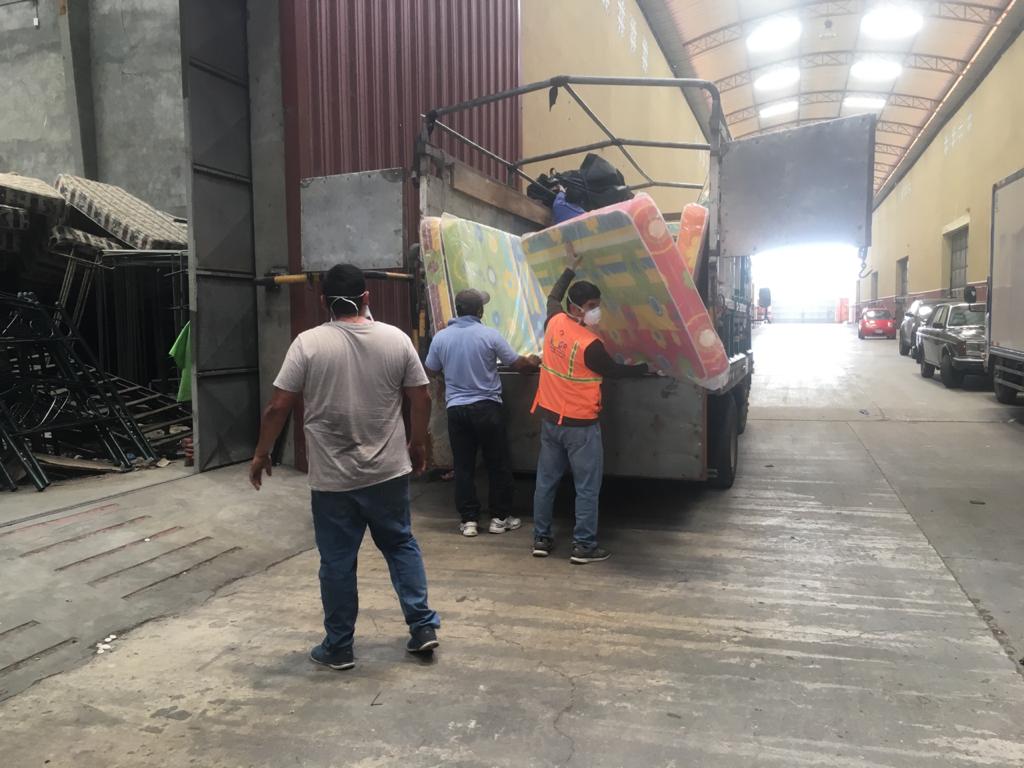 Riesgos Ec envía kits de dormir para atender la emergencia sanitaria en Guayas