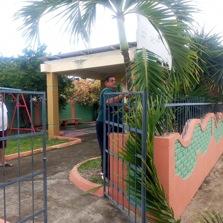 Jornadas de limpieza y poda mejoran los parques de Posorja