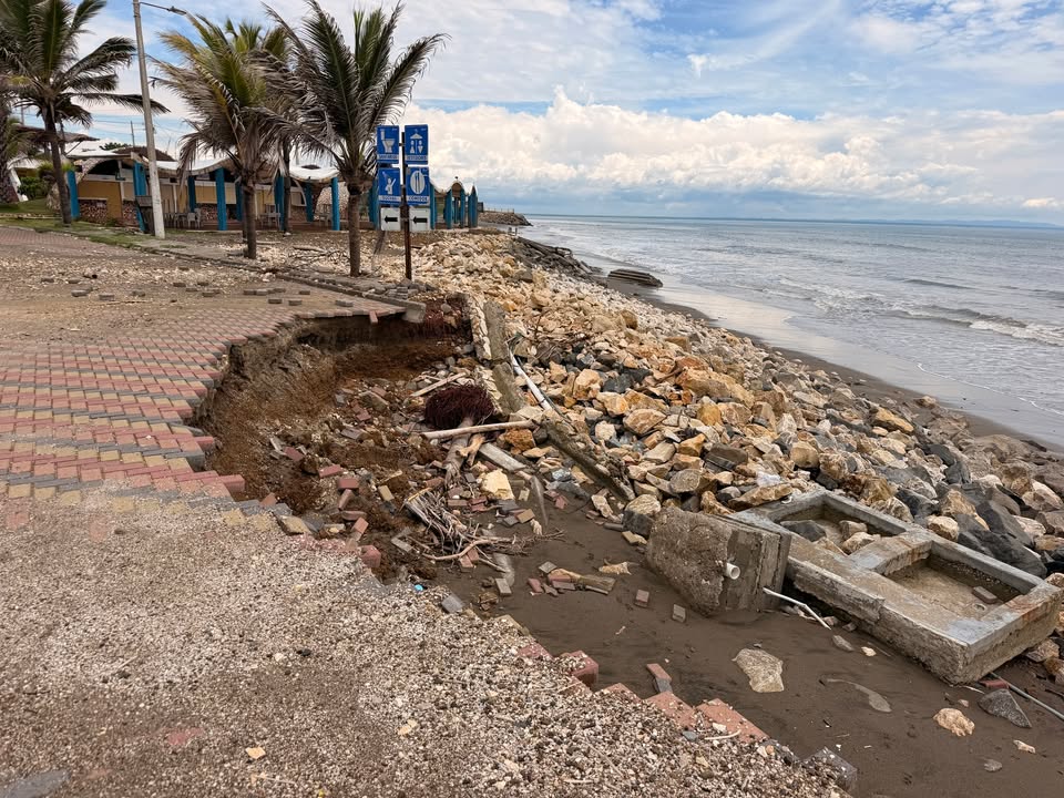 Alerta preventiva por erosión costera en Posorja tras lluvias del 26 de octubre