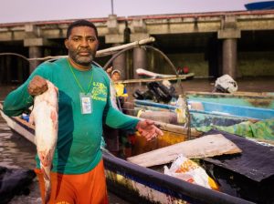 Mercado Caraguay mueve 96 toneladas diarias en el Día del Pescador