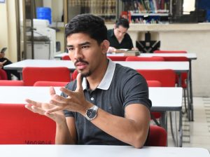 Joven sordo se titula contador con apoyo del programa municipal de inclusión educativa