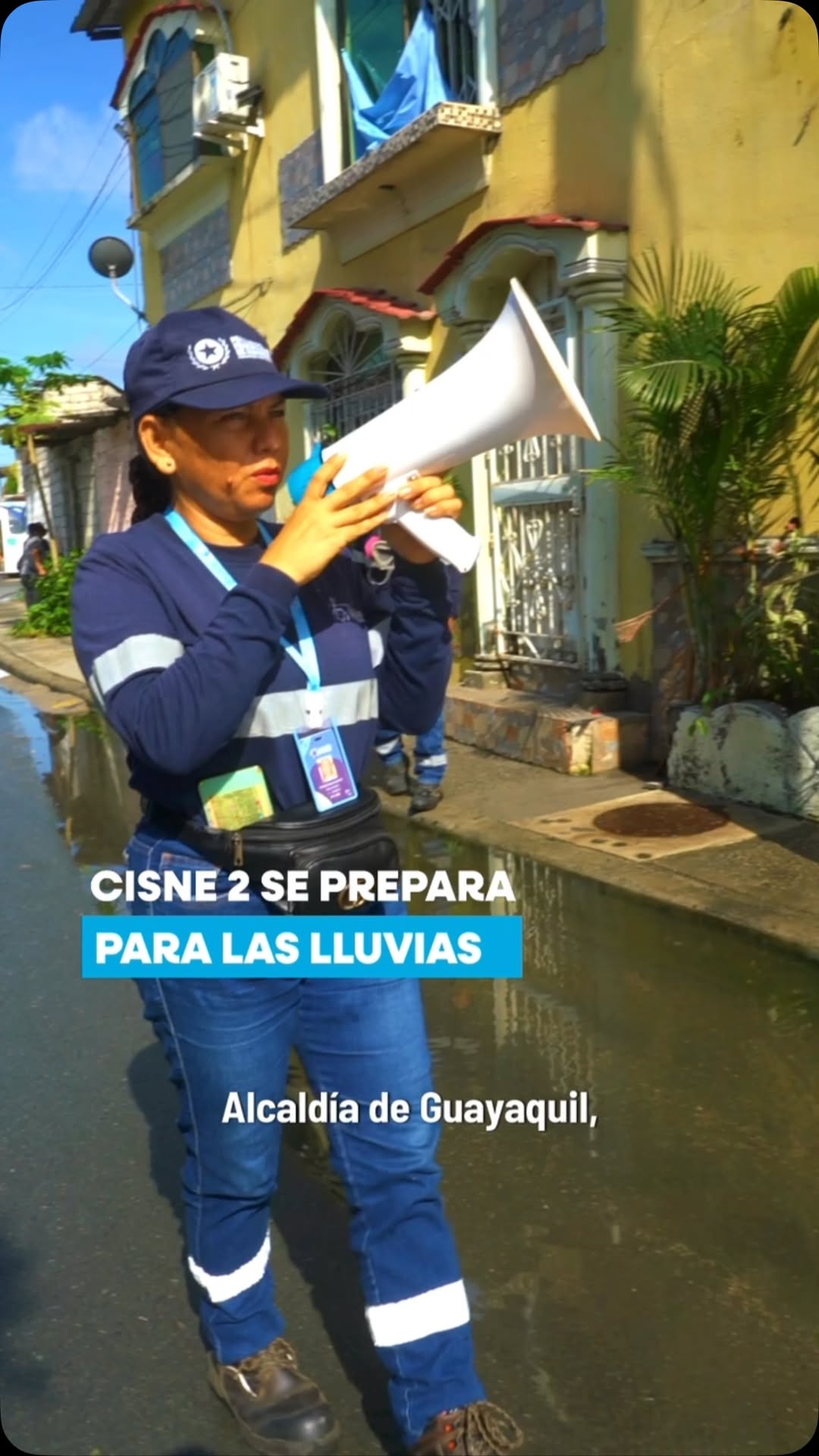 Vecinos de Cisne 2 reciben fumigación y limpieza del estero para evitar enfermedades