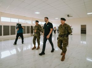 Alcaldía entrega dormitorios para 200 militares en Fuerte Huancavilca
