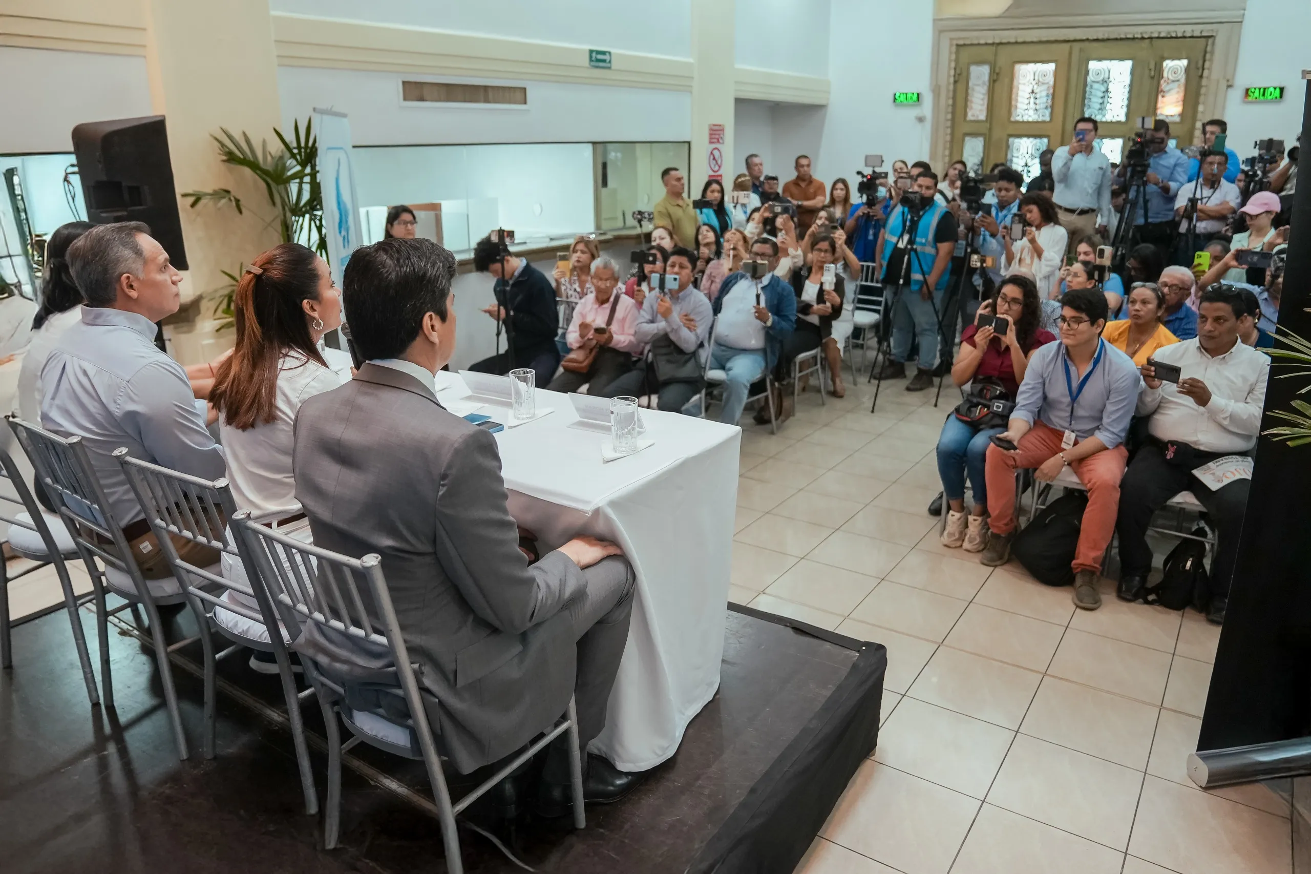 Prefectura del Guayas detiene obra en Los Ceibos por orden del Ministerio de Ambiente