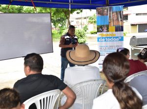 Vecinos de La Saiba dialogan con el Municipio sobre aseo y seguridad en Barrio de Todos