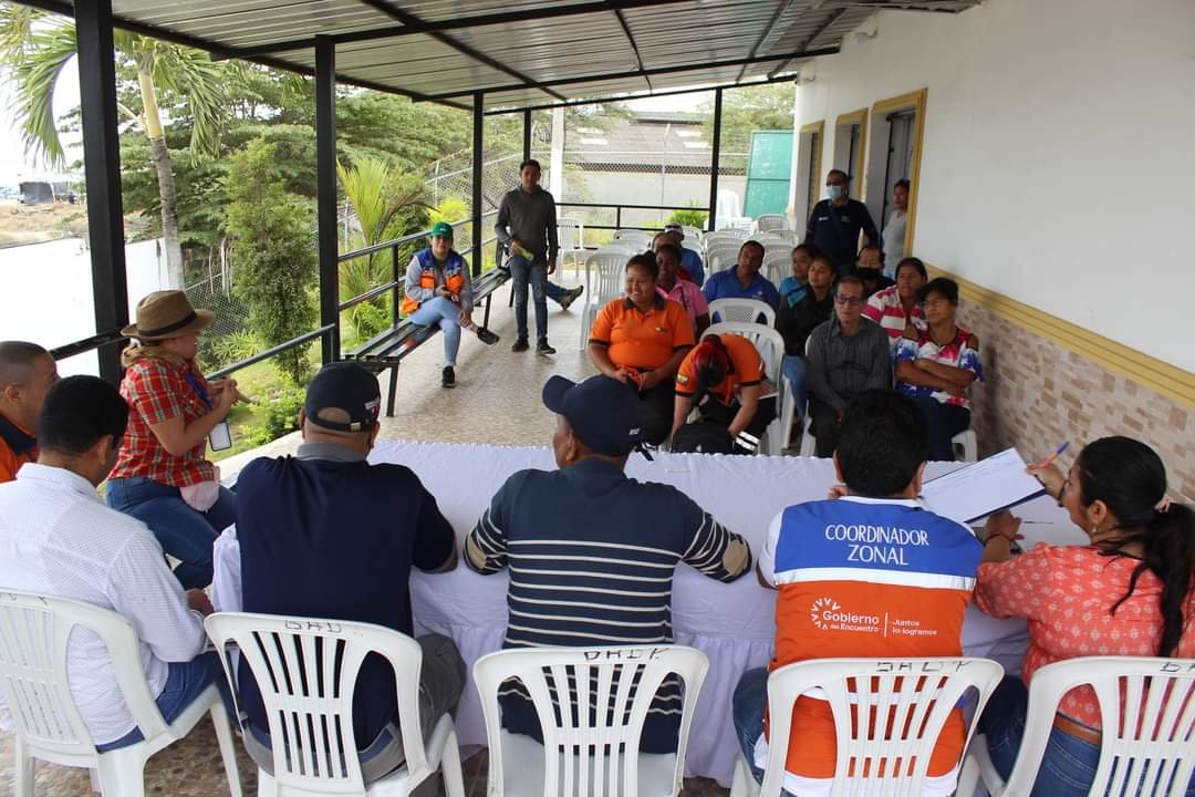 Líderes de Data reciben guía de prevención ante lluvias en Posorja