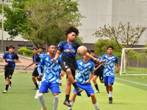 Guayaquil transforma canchas de tierra en espacios seguros para el deporte infantil