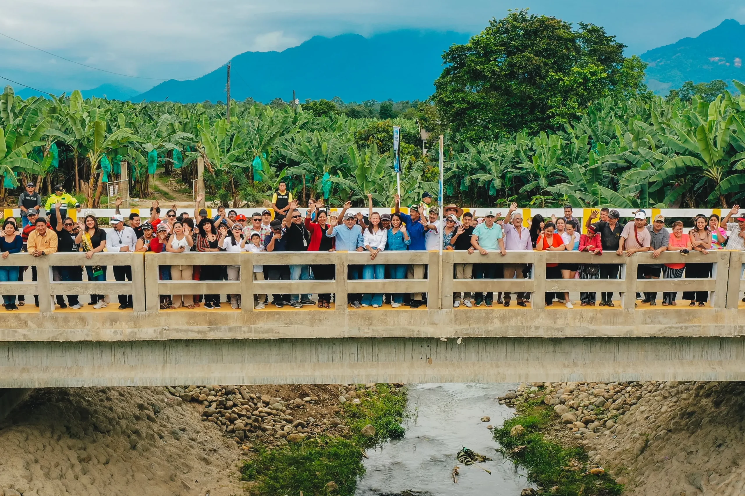 Nuevo puente sobre el Canal G abre paso a productores camaroneros y agrícolas de Tenguel