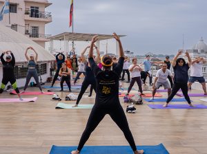 Yoga, bicicletas clásicas y arte llenaron Guayaquil el sábado 24