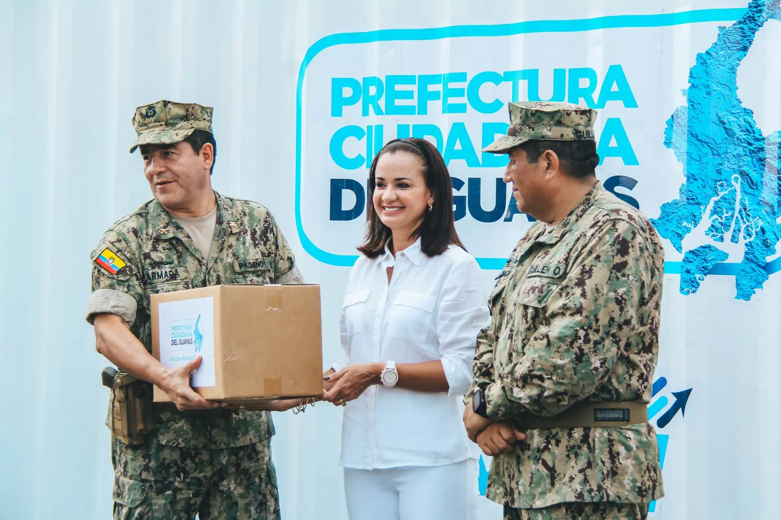 Prefectura del Guayas entrega 844 kits de alimentos a militares en cárceles