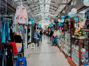 Guayaquil lidera el PIB comercial e industrial del país con aportes récord