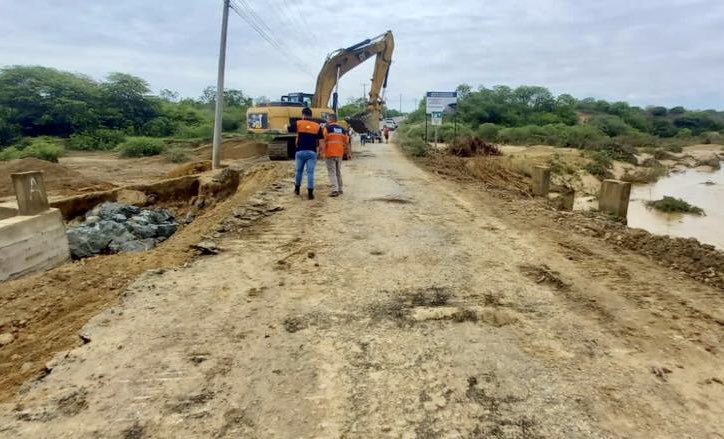 Reforzamiento del puente Engabao-Puerto Engabao tras colapso en febrero