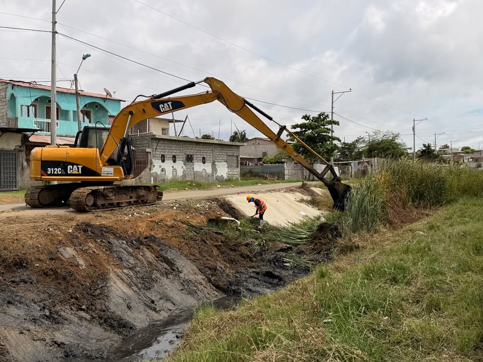 Inspeccionan limpieza de canales en Posorja ante riesgo del Fenómeno El Niño